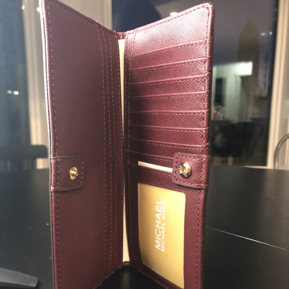 Michael Kors Wallet - Leather - NWT - Picture 4 of 4